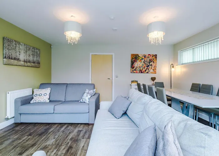 Large Townhouse By The Etihad & Coop Live Arena With Free Parking