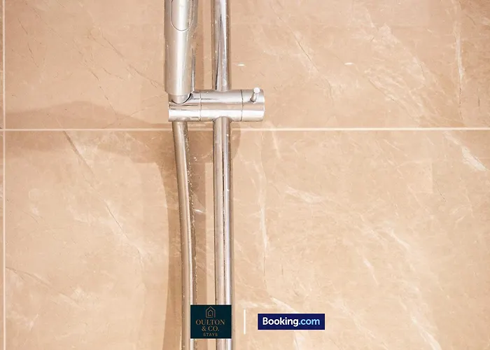 Tatil Evi Luxury Retreat For 10 - Short Lets & Serviced With Hot Tub And Spacious Garden