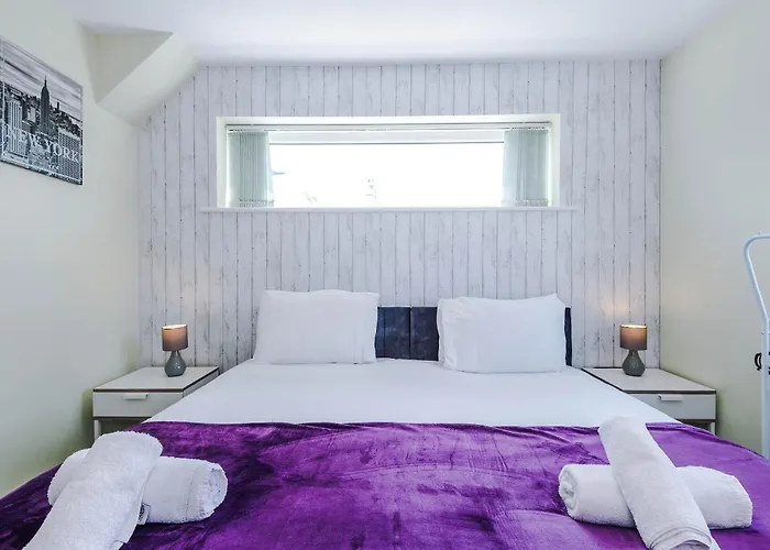 Large Townhouse By The Etihad & Coop Live Arena With Free Parking * 맨체스터