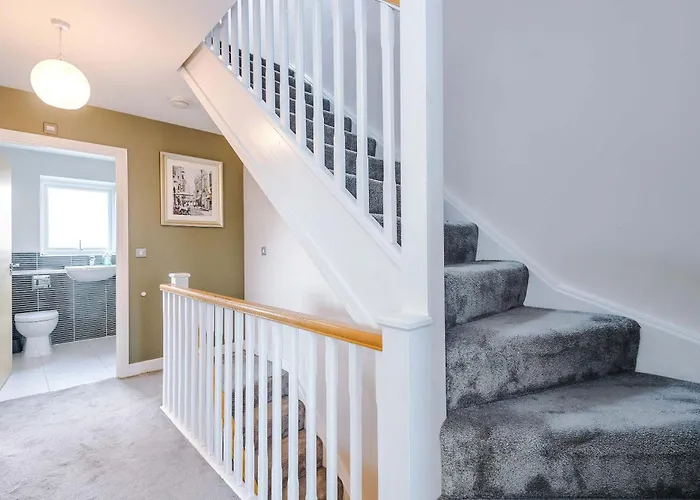 Large Townhouse By The Etihad & Coop Live Arena With Free Parking 펜션