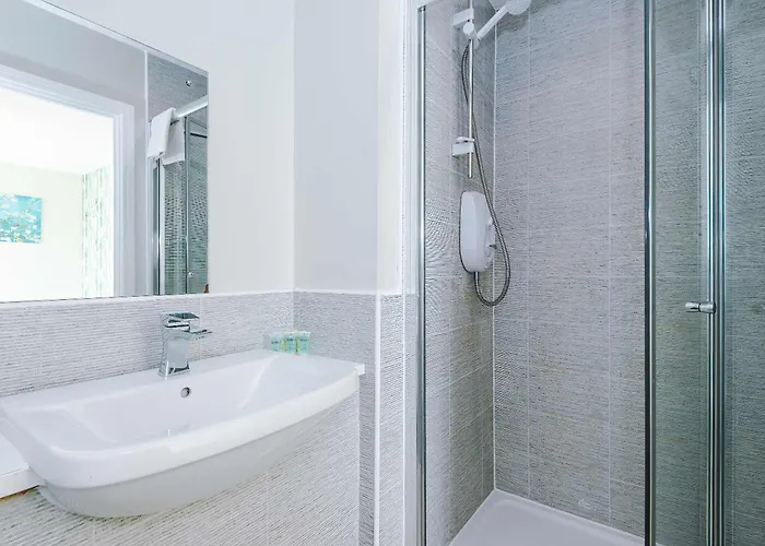 Large Townhouse By The Etihad & Coop Live Arena With Free Parking Дом отдыха *