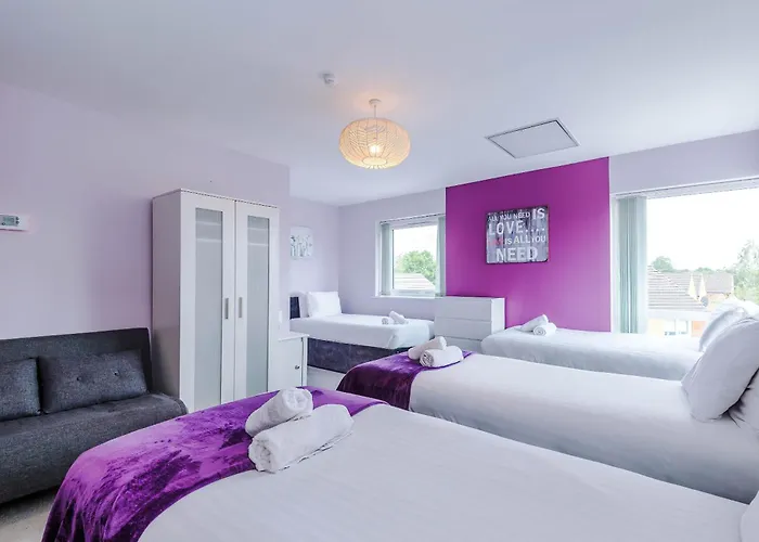 Large Townhouse By The Etihad & Coop Live Arena With Free Parking *