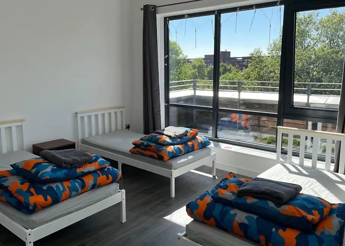 아파트 2-bed Sleeps 5 - Free Parking - Balcony *