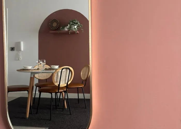 Stylish 2 Beds W/ Free Parking Near Old Trafford 아파트