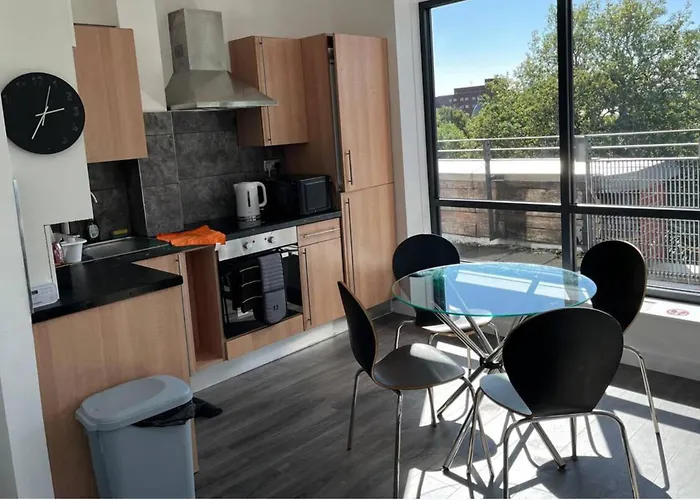 아파트 2-bed Sleeps 5 - Free Parking - Balcony *