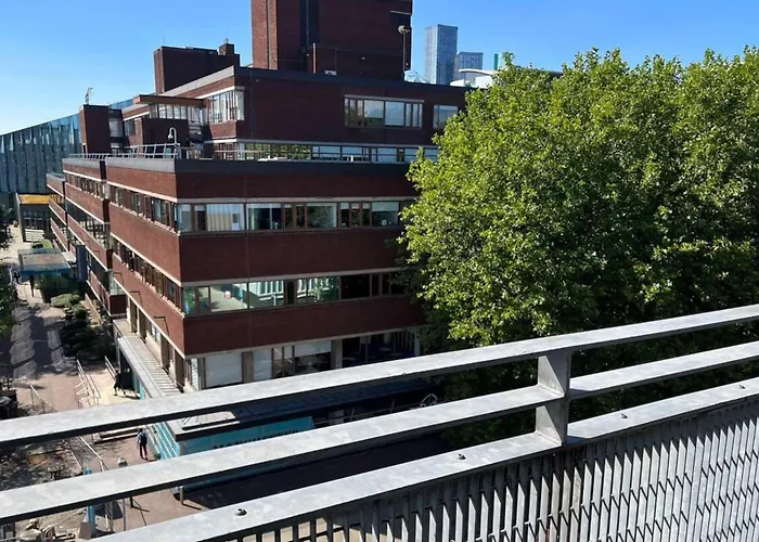 Apartment 2-bed Sleeps 5 - Free Parking - Balcony *