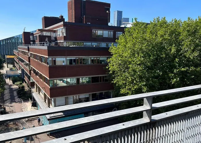 아파트 2-bed Sleeps 5 - Free Parking - Balcony *