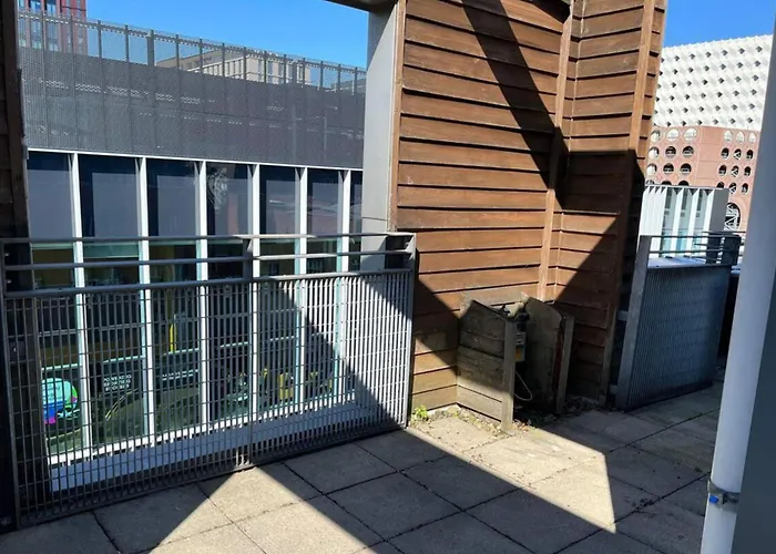 Lejlighed 2-bed Sleeps 5 - Free Parking - Balcony *