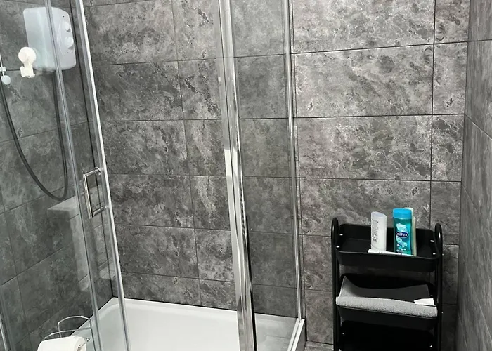 2-bed Sleeps 5 - Free Parking - Balcony 公寓 *