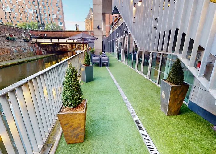 호텔 홀리데이 인 - 시티 센터 4*