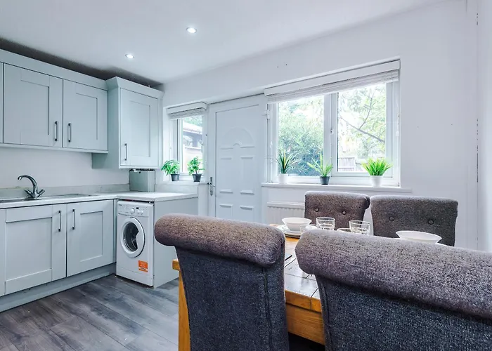 Dom wakacyjny Stylish - 5g Wifi - Free Off-road Parking - Sleeps 7 *