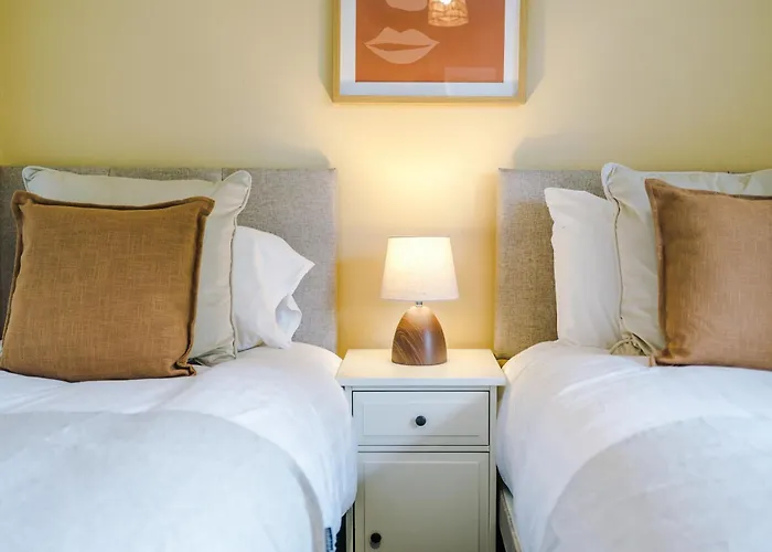 Stylish - 5g Wifi - Free Off-road Parking - Sleeps 7