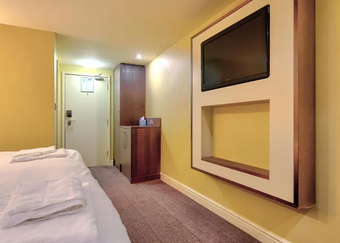 Airport By Dancenter 4* Manchester