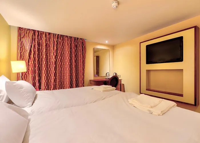 Airport By Dancenter 4*