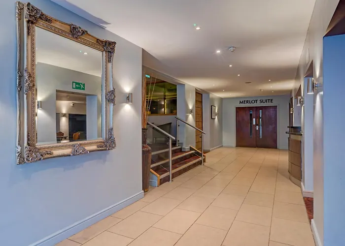 Airport By Dancenter Hotel