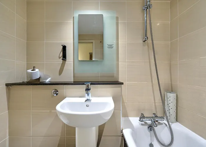 Airport By Dancenter 4* Manchester