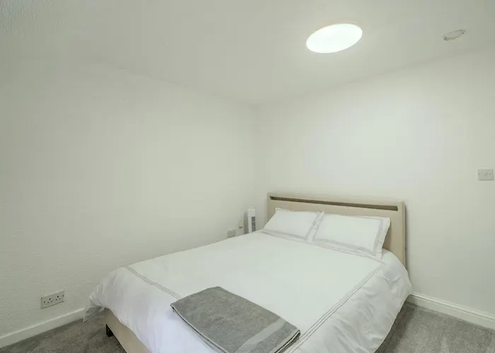 別荘 Modern 4-bed Retreat In Prestwich, Perfect For Weekend Getaways