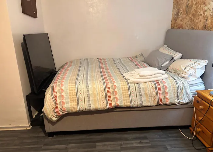 Female&family Single, Double And King Size With Shared Bathroom