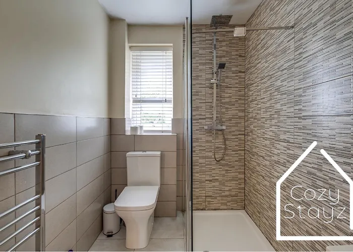 Holiday home Spacious 4 Bedroom House With Pool Table And Pac-man Games In The Centre