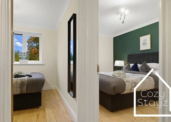 Spacious 4 Bedroom House With Pool Table And Pac-man Games In The Centre