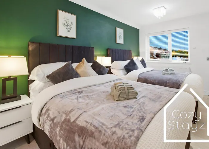 Holiday home Spacious 4 Bedroom House With Pool Table And Pac-man Games In The Centre *