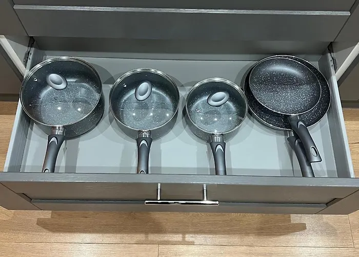 Home Near Etihad, Free Parking, Workplace & Garden