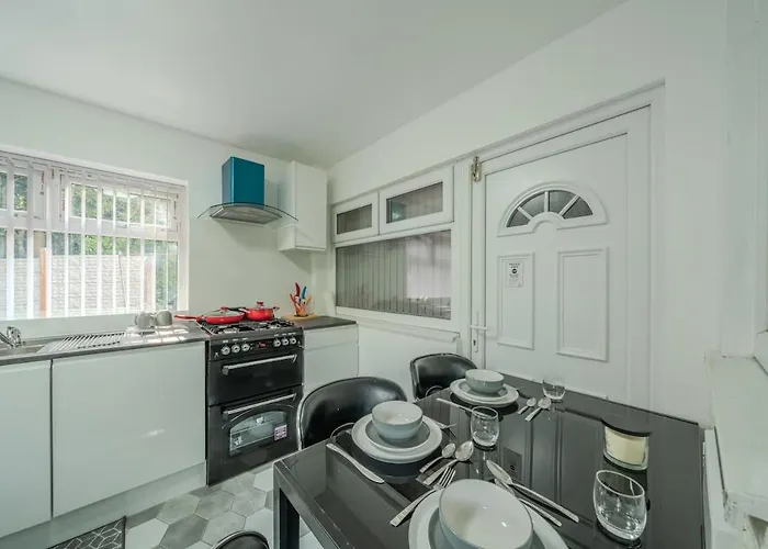 別荘 Modern 4-bed Retreat In Prestwich, Perfect For Weekend Getaways *