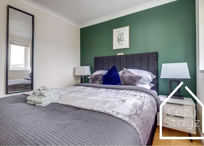 Holiday home Spacious 4 Bedroom House With Pool Table And Pac-man Games In The Centre *