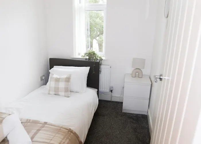 Dom wakacyjny Home Near Etihad, Free Parking, Workplace & Garden Manchester