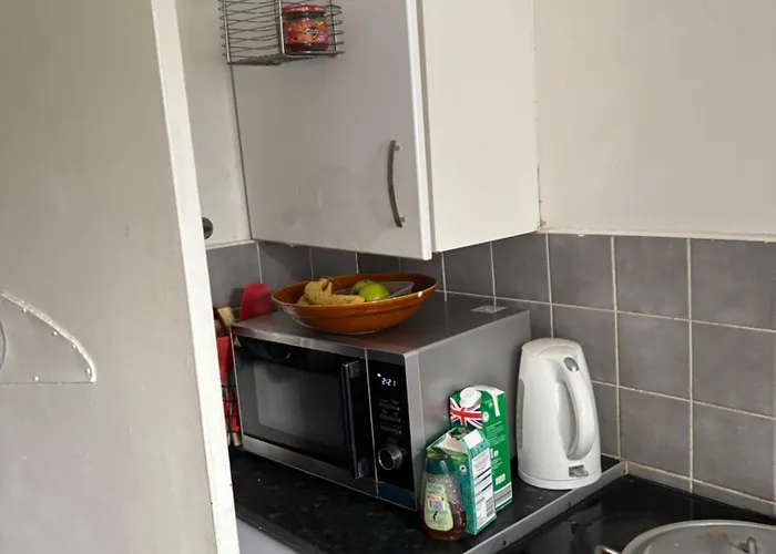 Female&family Single, Double And King Size With Shared Bathroom *