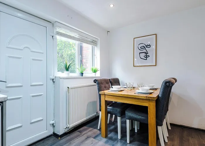 Stylish - 5g Wifi - Free Off-road Parking - Sleeps 7 Mánchester