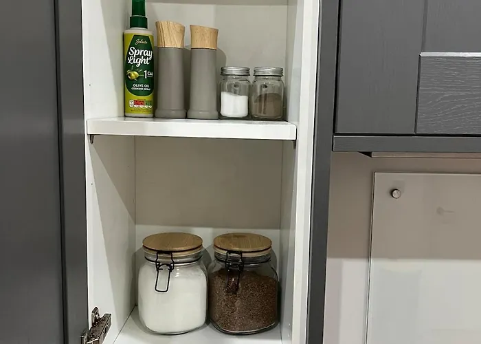 Home Near Etihad, Free Parking, Workplace & Garden Дом отдыха