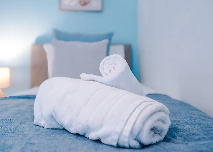 Modern 3 Bedroom - Driveway Parking For 2 Vehicles, Close To Centre * Manchester