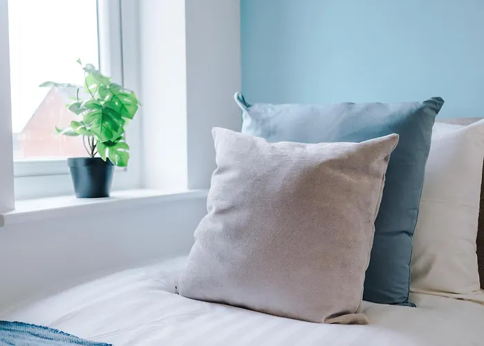 Modern 3 Bedroom - Driveway Parking For 2 Vehicles, Close To Centre * Manchester