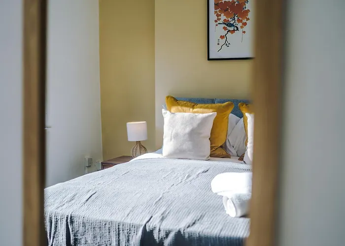 Prázdninový dům Stylish 3 Bedroom - Free Parking, Smart Tv, Sleeps 8 *