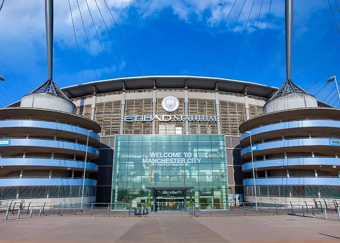 Home Near Etihad, Free Parking, Workplace & Garden *