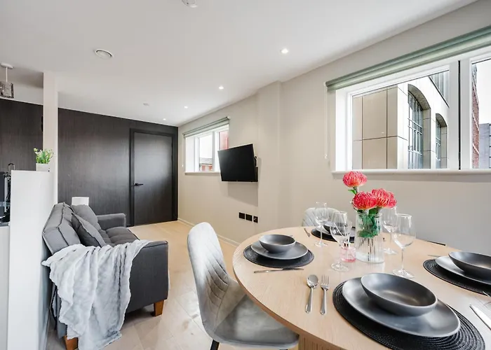 2 Bed Modern Flat, Castlefield, Citycentre, Parking, Self-checkin, Sleeps 4, Balcony, Wifi, Views Manchester