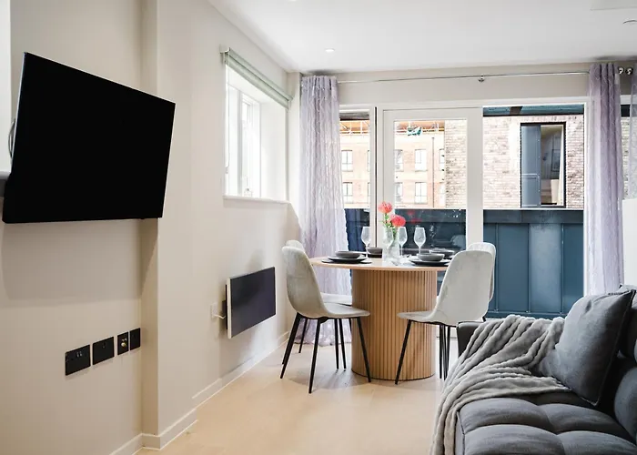 2 Bed Modern Flat, Castlefield, Citycentre, Parking, Self-checkin, Sleeps 4, Balcony, Wifi, Views