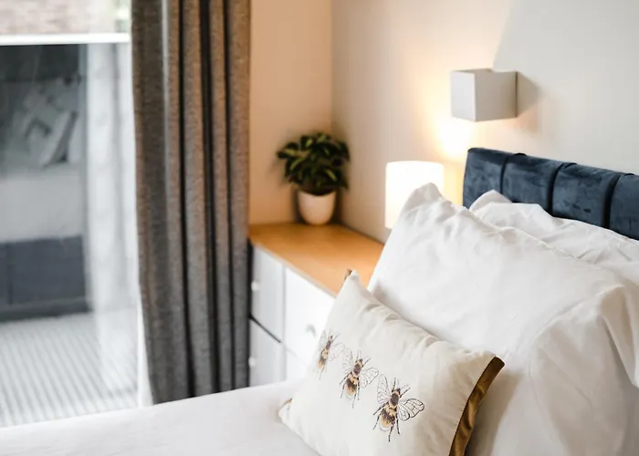 2 Bed Modern Flat, Castlefield, Citycentre, Parking, Self-checkin, Sleeps 4, Balcony, Wifi, Views Manchester