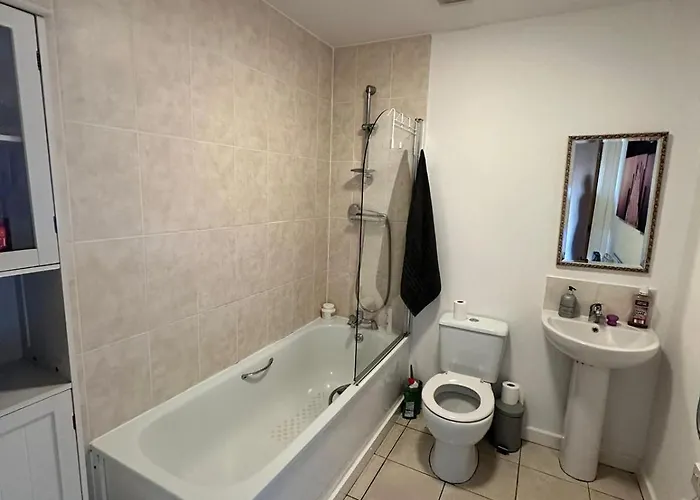 New 2 Bedroom Flat Close To Center Delta Point