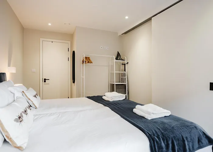 2 Bed Modern Flat, Castlefield, Citycentre, Parking, Self-checkin, Sleeps 4, Balcony, Wifi, Views Manchester