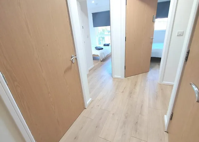 New 2 Bedroom Flat Close To Center Camp Street Апартаменты *