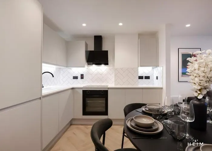 Solaro At The Heim Mánchester