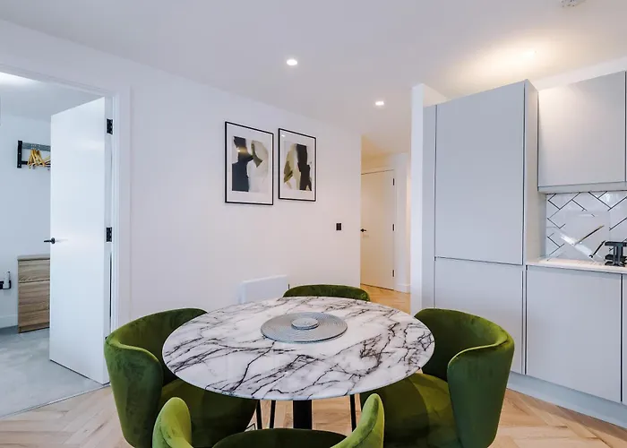 Stylish 2 Bed 2 Bath In