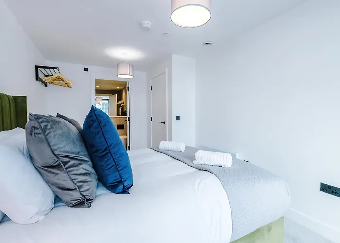 Stylish 2 Bed 2 Bath In Μάντσεστερ