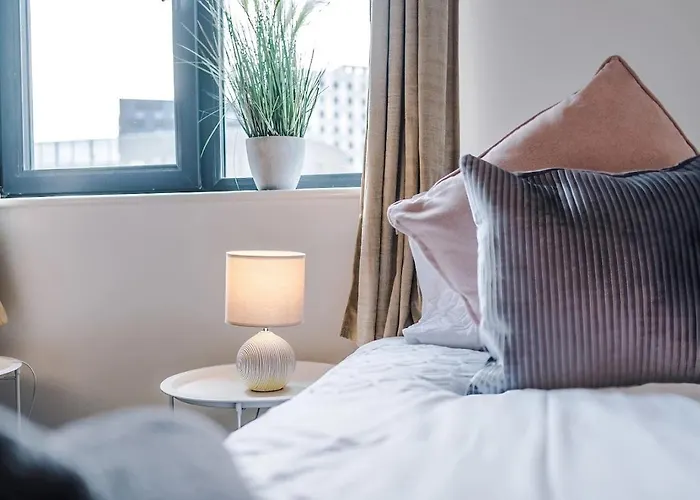 Quay House - Modern In Salford