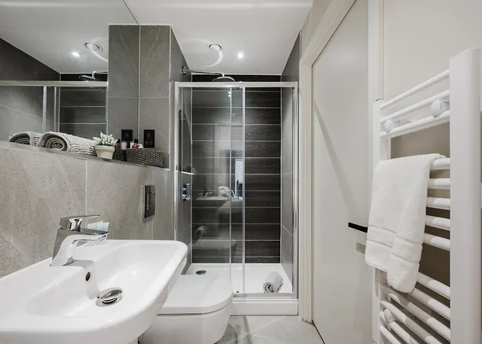 2 Bed Modern Flat, Castlefield, Citycentre, Parking, Self-checkin, Sleeps 4, Balcony, Wifi, Views