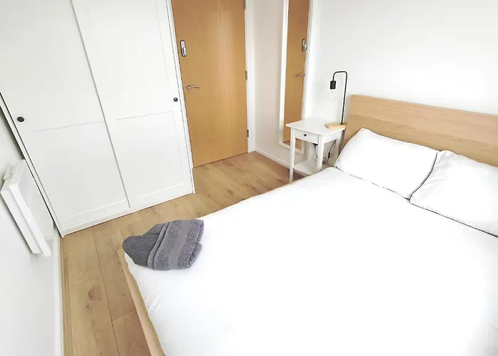 Апартаменты Modern 2 Bedroom Flat Close To Center Camp Street