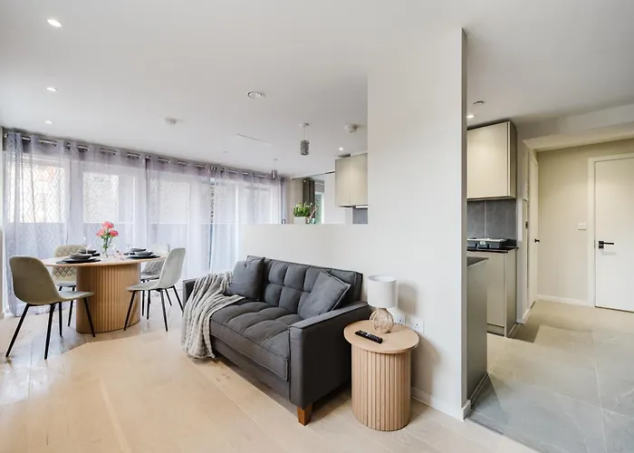 2 Bed Modern Flat, Castlefield, Citycentre, Parking, Self-checkin, Sleeps 4, Balcony, Wifi, Views *