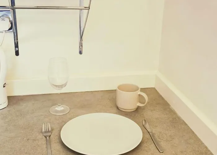 1 Bed - Kitchenette Manc Center شقة *